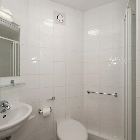 Hall - Ucc Summer Beds